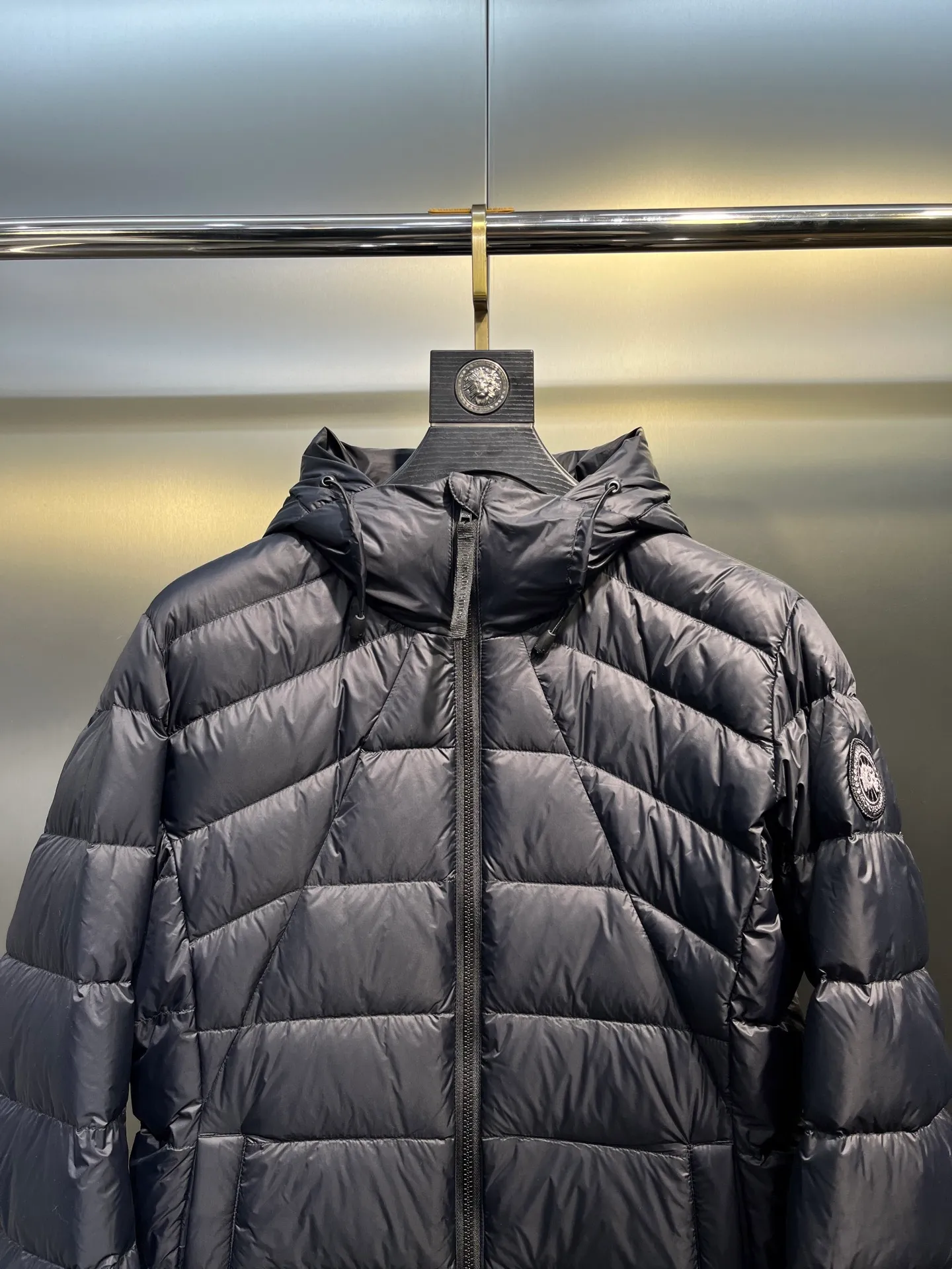 P1100 Highest quality 🌟Canada Goose E62 model 2220LB Abbott Hoody women's short and light down jacket S If you want to do business for a long time, you have to choose the original high-quality goose down for your down jacket. Expensive is not necessarily right, but there is a reason to be expensive. Cheap is not necessarily wrong, but there is a certain risk. Without cost support, there is no quality assurance. Expensive things are good at everything except being expensive; cheap things are good at nothing except being cheap size: s-xl